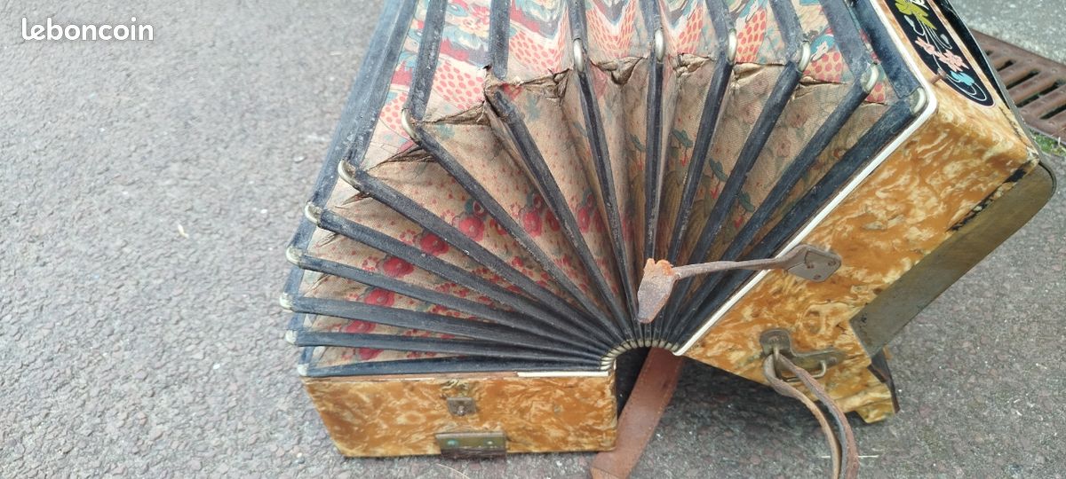 Bel accordéon ancien italien Marinucci Erideo Italia (image 6)