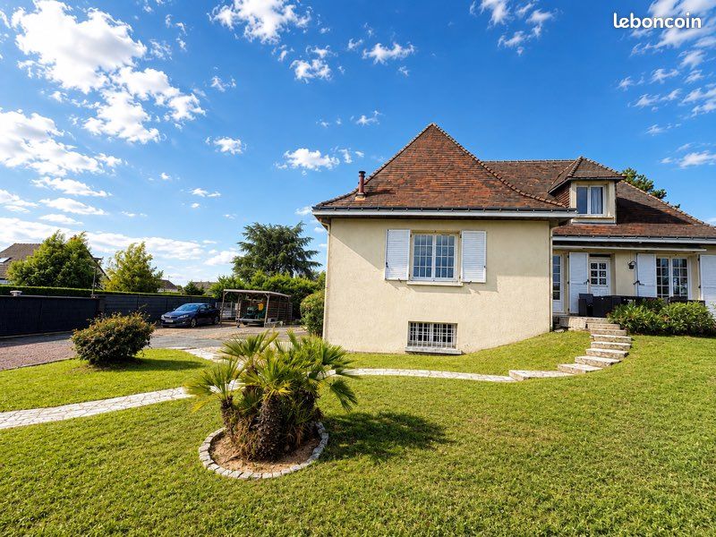 Maison 8 pièces 198 m² · à Athée-sur-Cher · 198 m² · 348 000 €