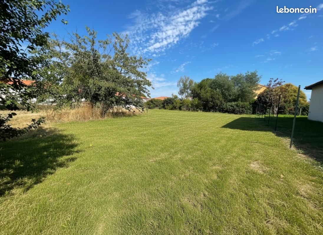 Terrain 810 m² Montaigut Sur Save · à Montaigut-sur-Save · 118 000 €
