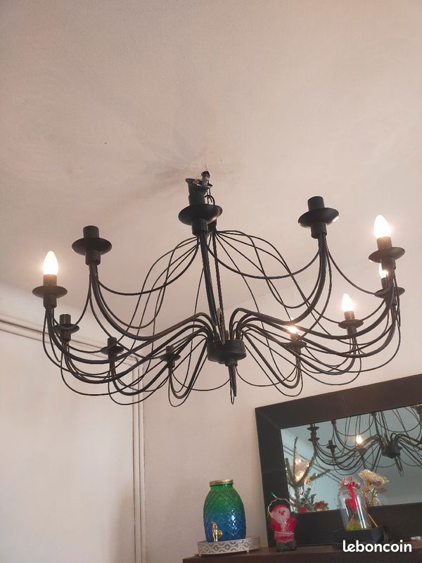 Vend deux beaux lustre en trer bonne état (image 2)