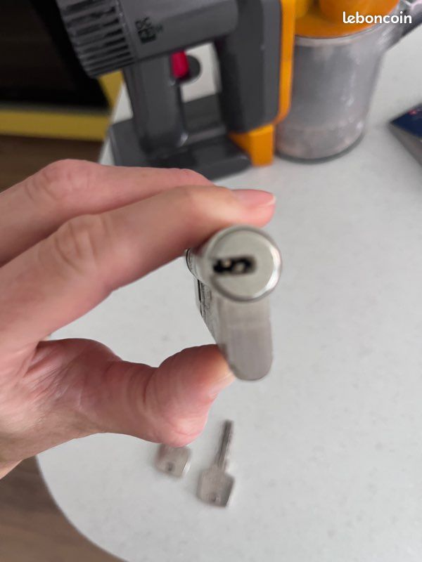 Serrure 3 points et ses clefs (image 2)