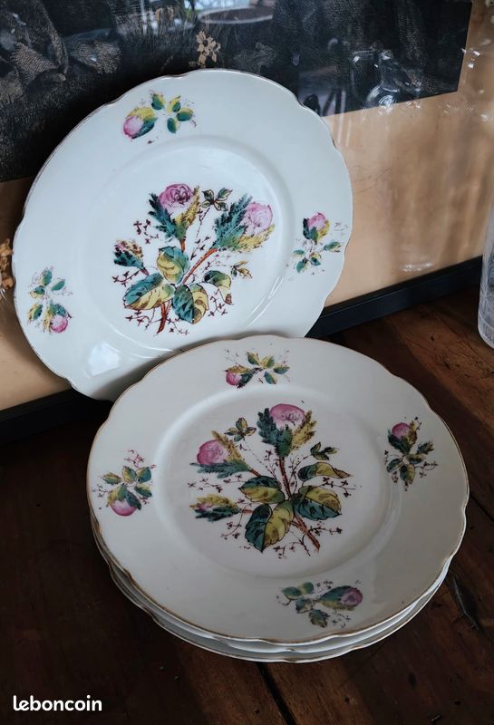 4 assiettes à dessert en porcelaine à motifs de roses moussues. 19ème siècle (image 9)