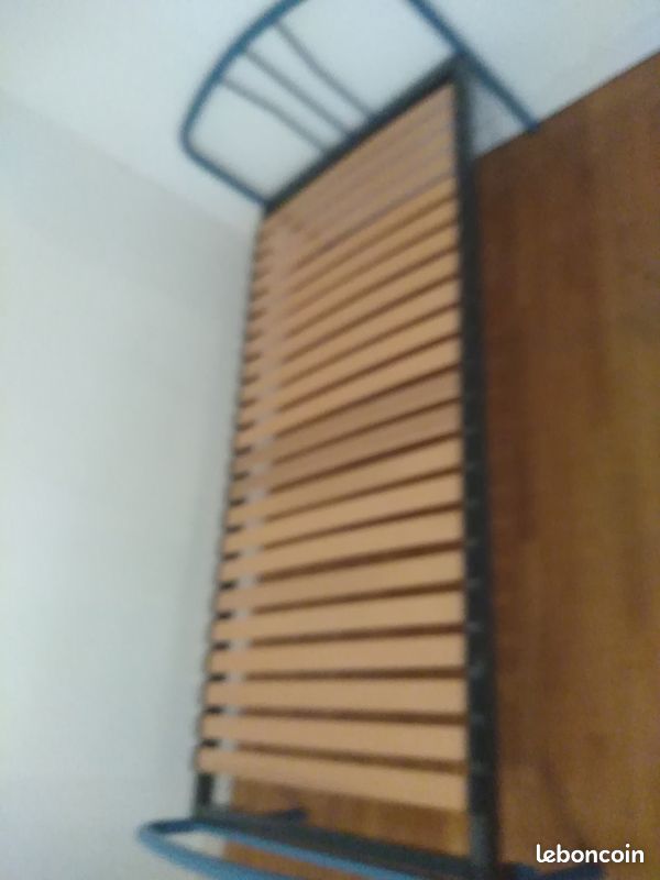 Lit une place metallique bleu avec matelas (image 1)