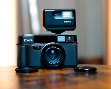 Brochure de présentation Konica Hexar AF. Très bon état