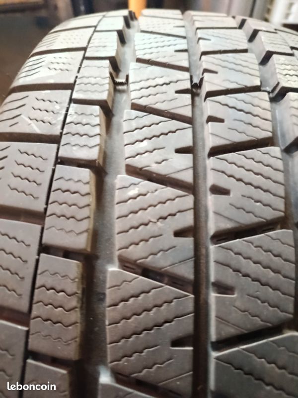 Pneu Falken 225-55R17C 109-107T EUROWINTER VAN01
215/70R15 109 R 3PMSF M+S (image 2)