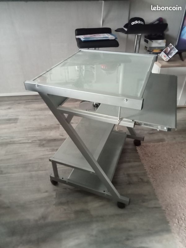 Bureau (image 2)