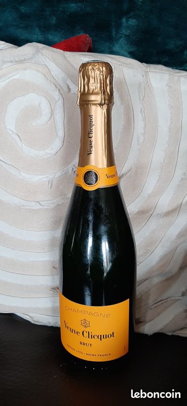 Champagne VEUVE CLICQUOT. (Plusieurs disponibles) (image 1)