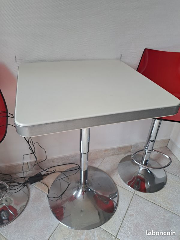 Table haute et tabourets cuisine (image 1)