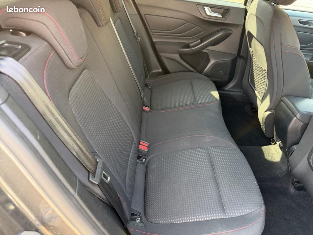 Ford Focus IV 1.0 ECOBOOST 125 S&S ST-LINE (image 22)