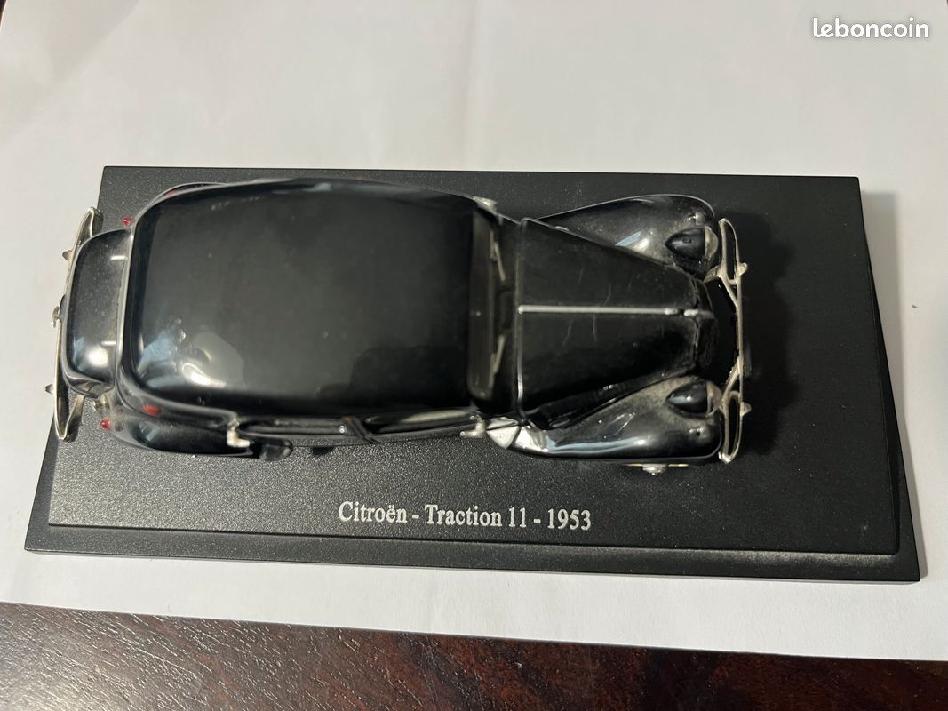 Miniature Citroën Traction 11 AL Roadster - Universal Hobbies 1/43 - Occasion - Socle