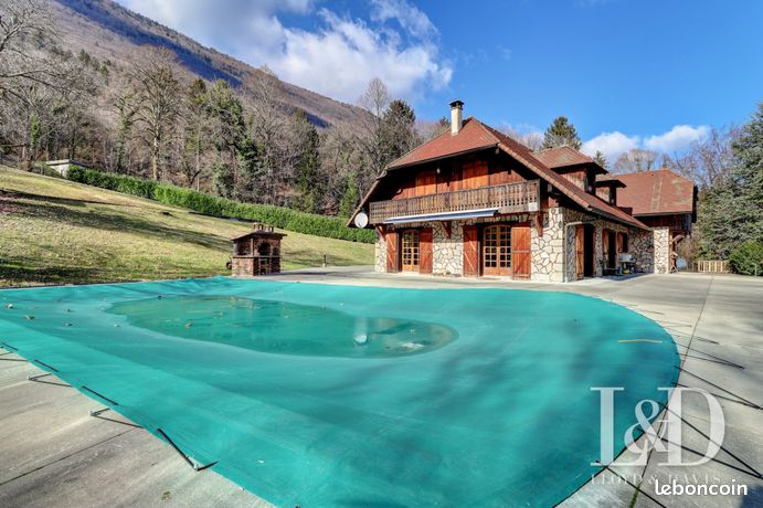 Propriété 7 pièces 249 m²