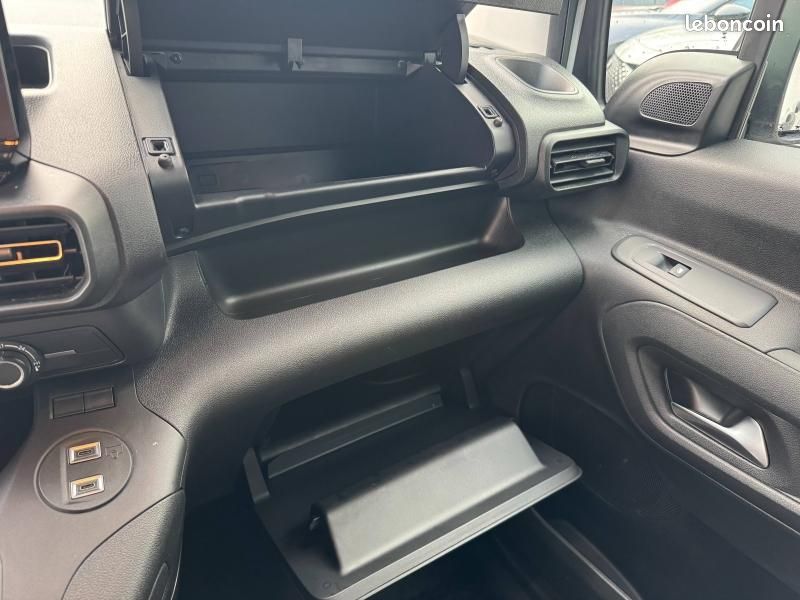 Citroen Berlingo Van XL 950kg BlueHDi 100 Pack Premium Connect / GPS / CAMERA / 3PL / 14908 HT (image 38)