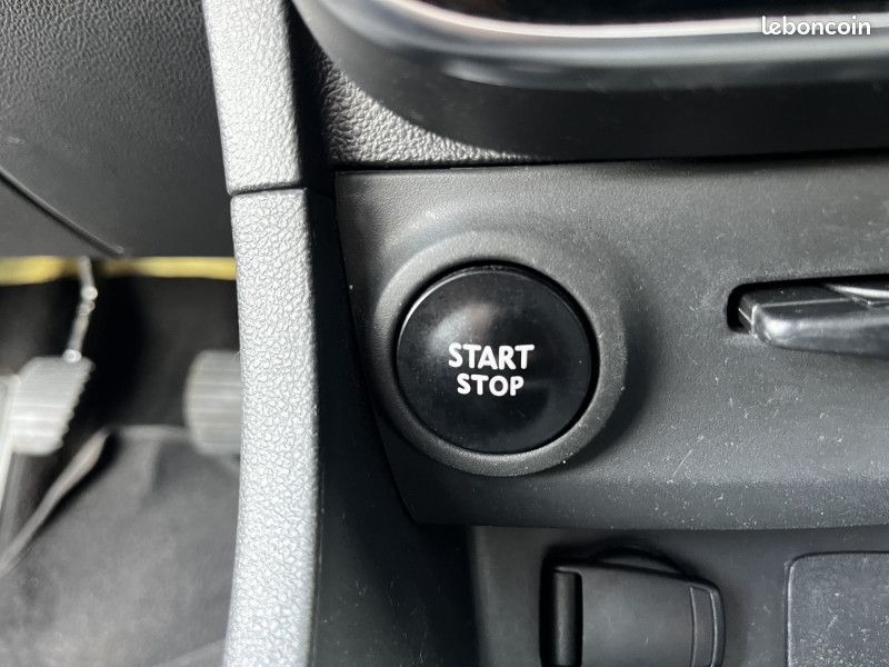 Renault CLIO IV 1.2 16V 75CH LIMITED 5P (image 15)