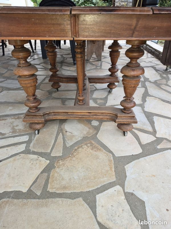 Don table (image 3)