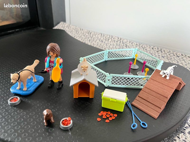 PLAYMOBIL 70676 Set Cadeau Educatrice Et Chiens – City Life, Maison Moderne, Idée Cadeau Prête à Offrir