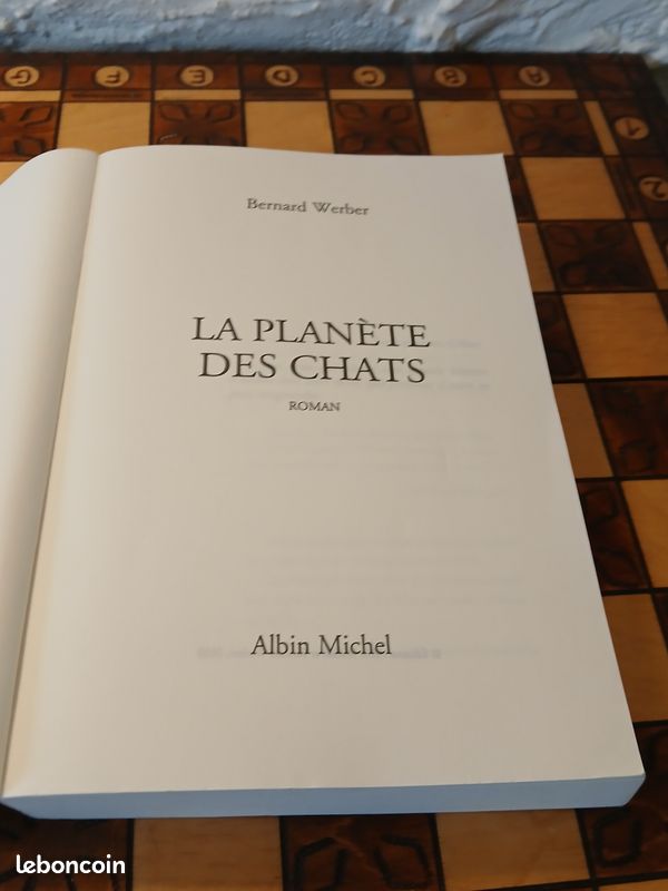 Bernard Werber. Roman Fantastique La planete des chats Edirion Albin Michel Annee 2020 423 pages. TRES BON ETAT (image 3)