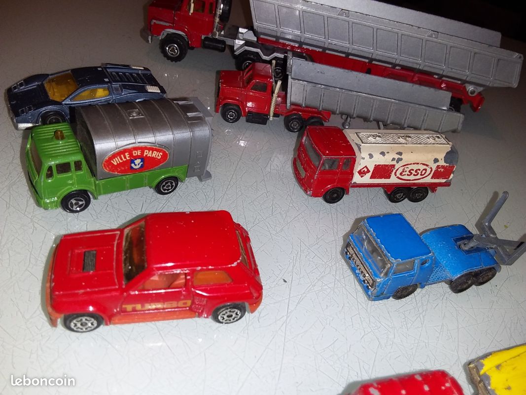 Lot De Voitures Et Camions Jouets Années 80 - Burago, Majorette, Etc. - Occasion Bon état
