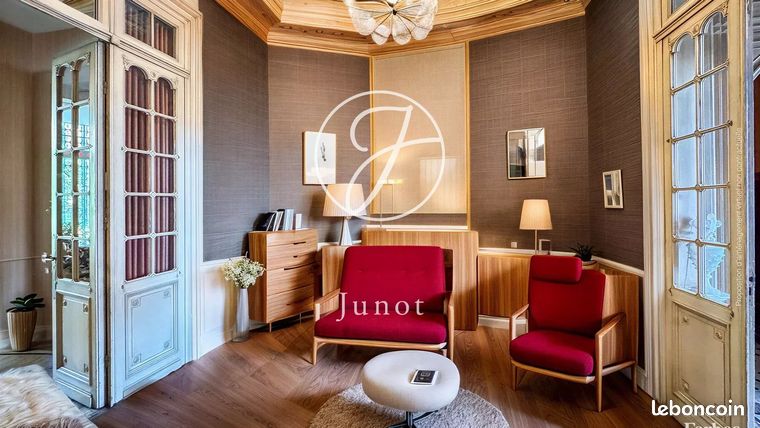 Maison 12 pièces 347 m² — 2
