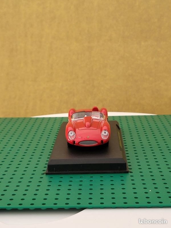 ✨️🇮🇹 Miniature FERRARI 250 TR - 1958 au 1/43 - Fabrication Ixo Models - Boîte vitrine - Très bon état ✨️✨️ (image 4)