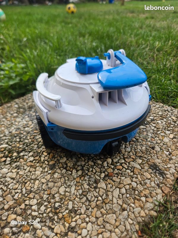 Robot aspirateur piscine (image 2)