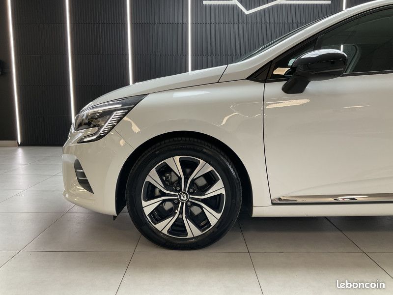 Renault CLIO V 1.6 E-TECH HYBRIDE 145CH EQUILIBRE (image 4)