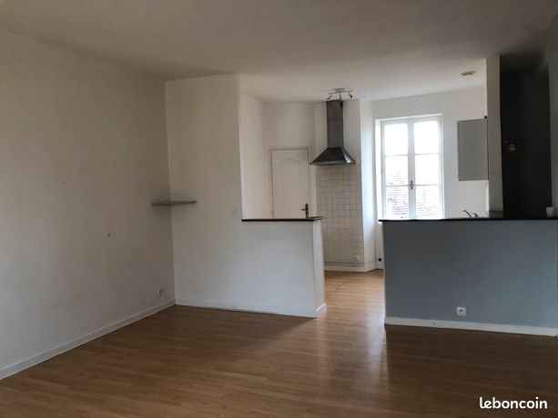 A louer appartement avec dependance et cour interieur