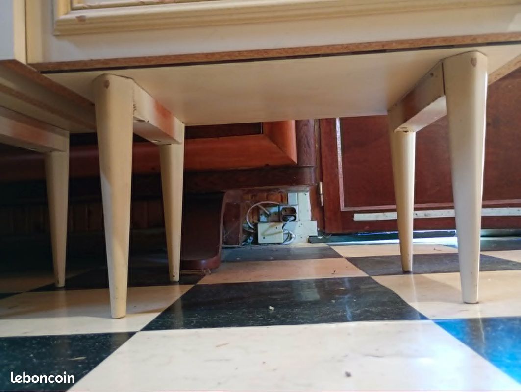 URGENT A SAISIR AVANT LE 19 SEPTEMBRE Lot de 2 tables de chevet bois laqué blanc crème (image 8)