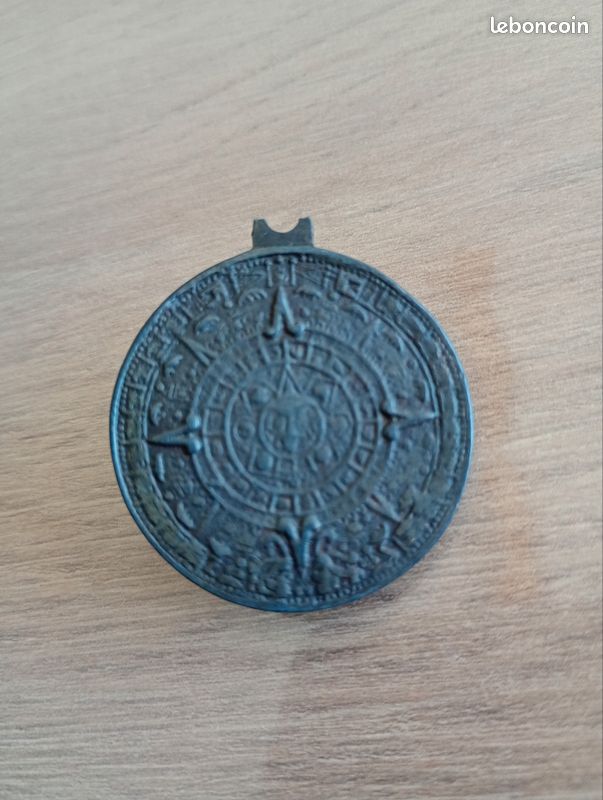 Medaille amulette aztèque maïa Pierre de météorite rarissime (image 3)