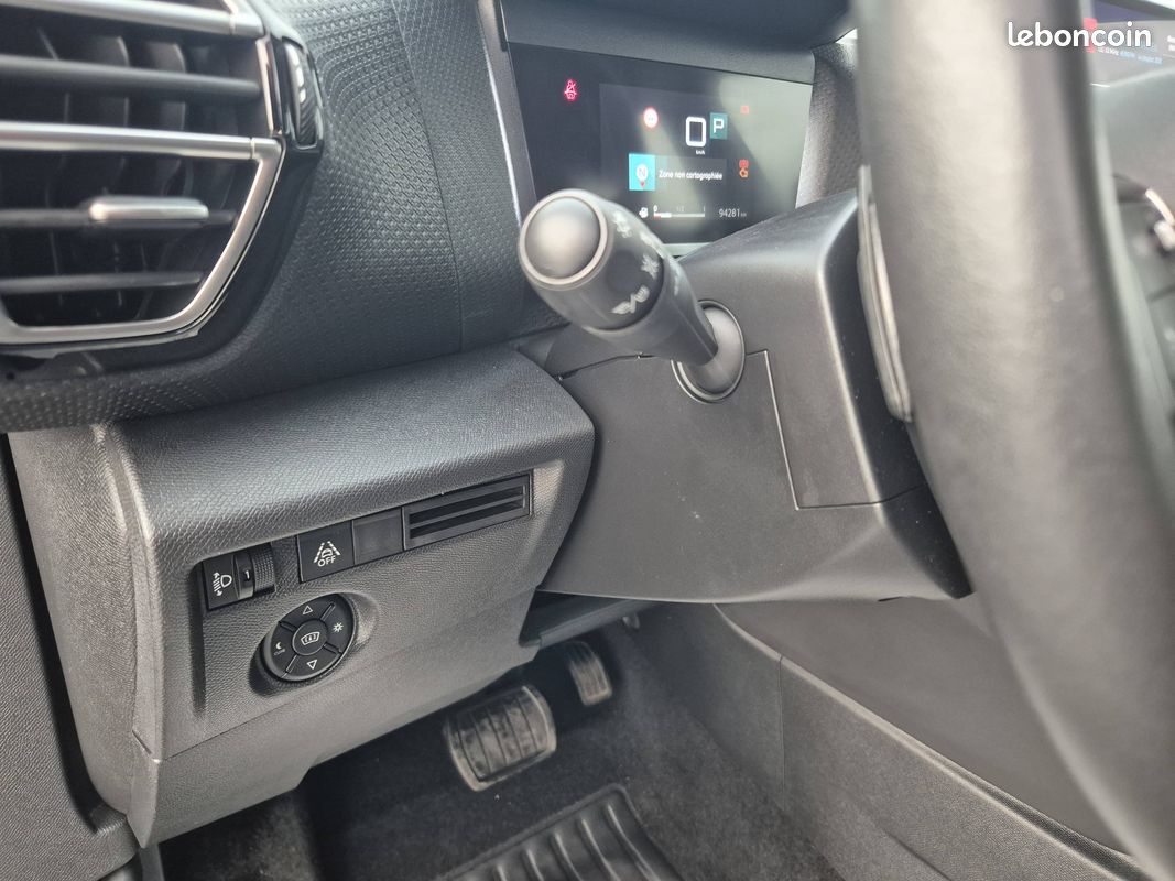 CITROEN C4 BlueHDi 130 S&S EAT8 Feel Pack (image 23)