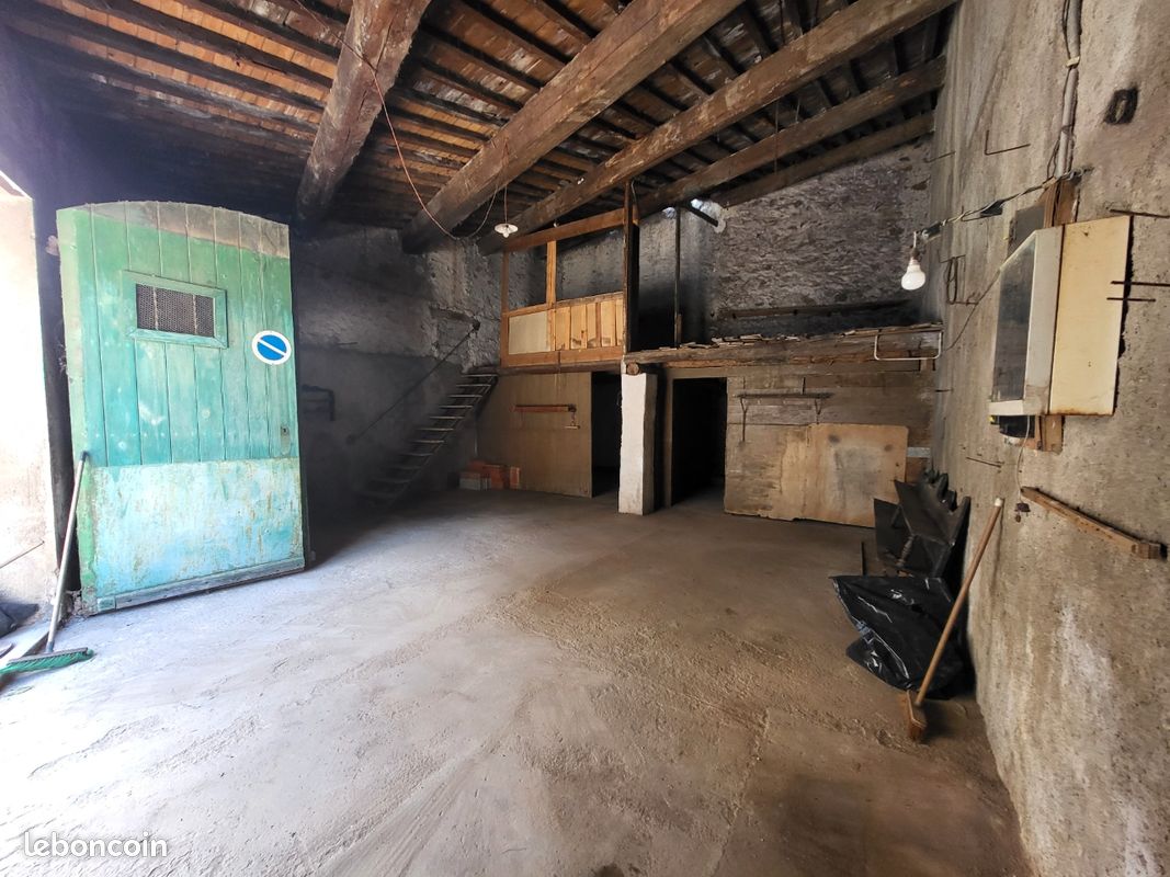 Local commercial 1 pièce 84 m² · à Tautavel · 84 m² · 42 000 €