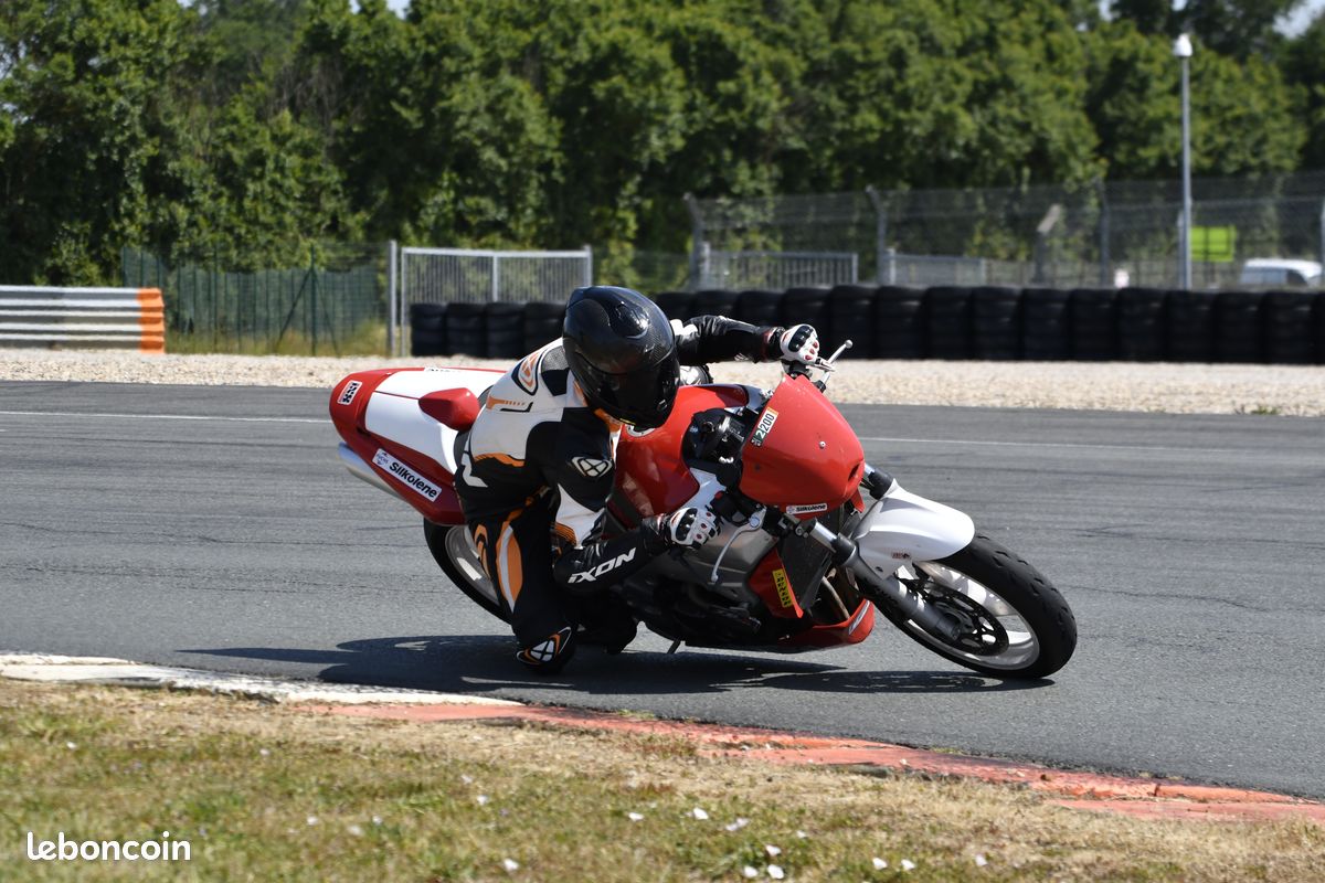 Suzuki 600 GSR Piste - Motos