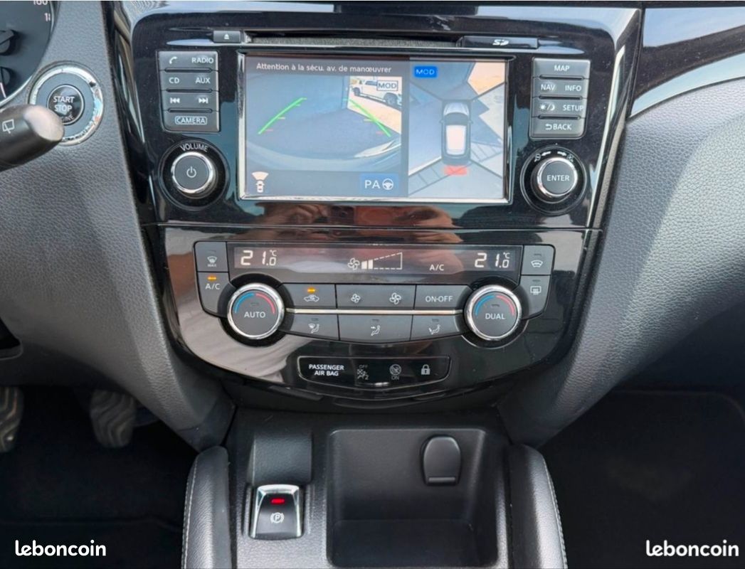 NISSAN Qashqai 1.5 dCi 2WD TEKNA 110 cv / CLIMATISATION - GPS - AIDE AU STATIONNEMENT - CAMERA 360° - REGULATEUR/LIMITEUR DE VITESSE (image 12)
