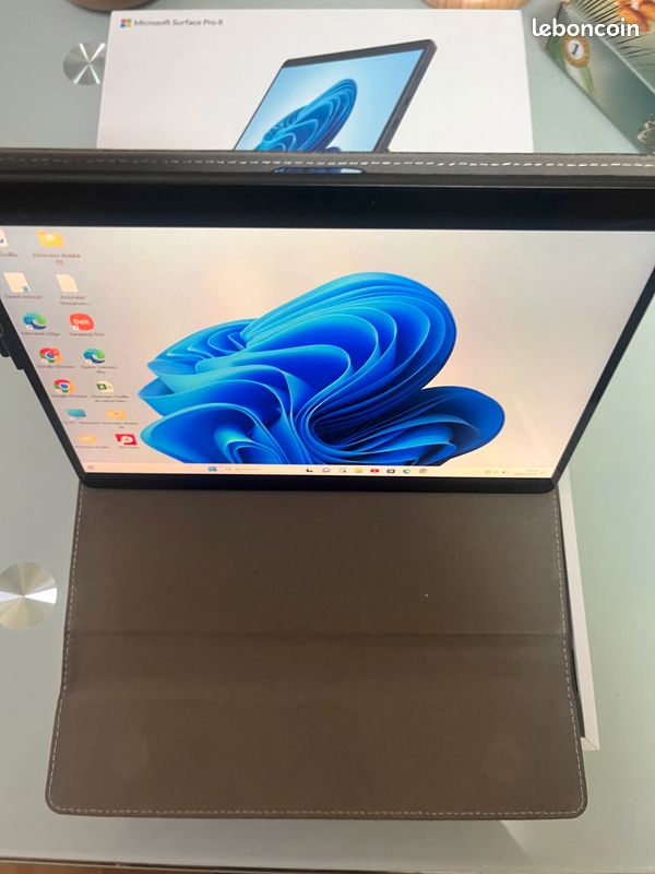 Surface pro 8 (image 2)