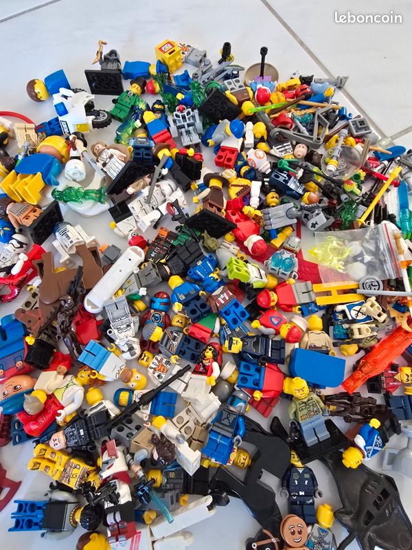 Lot 100 figurines et legos vintage ancien (image 1)