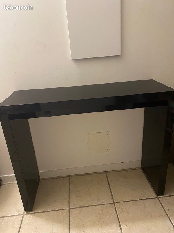 Console (image 2)