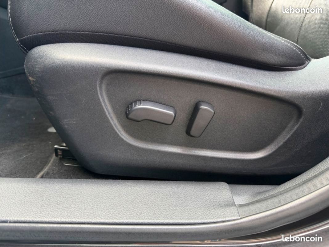 NISSAN Qashqai 1.5 dCi 2WD TEKNA 110 cv / CLIMATISATION - GPS - AIDE AU STATIONNEMENT - CAMERA 360° - REGULATEUR/LIMITEUR DE VITESSE (image 14)