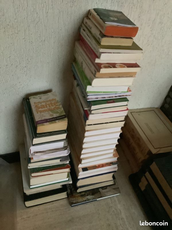 Lot d’environ 80 livres sur la médecine, la médecine douce, les régimes, le bien-être du corps, et sur différents lieux géographiques du monde…etc (image 15)