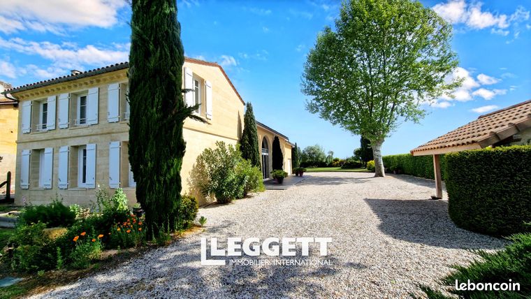 Maison 8 pièces 258 m²
