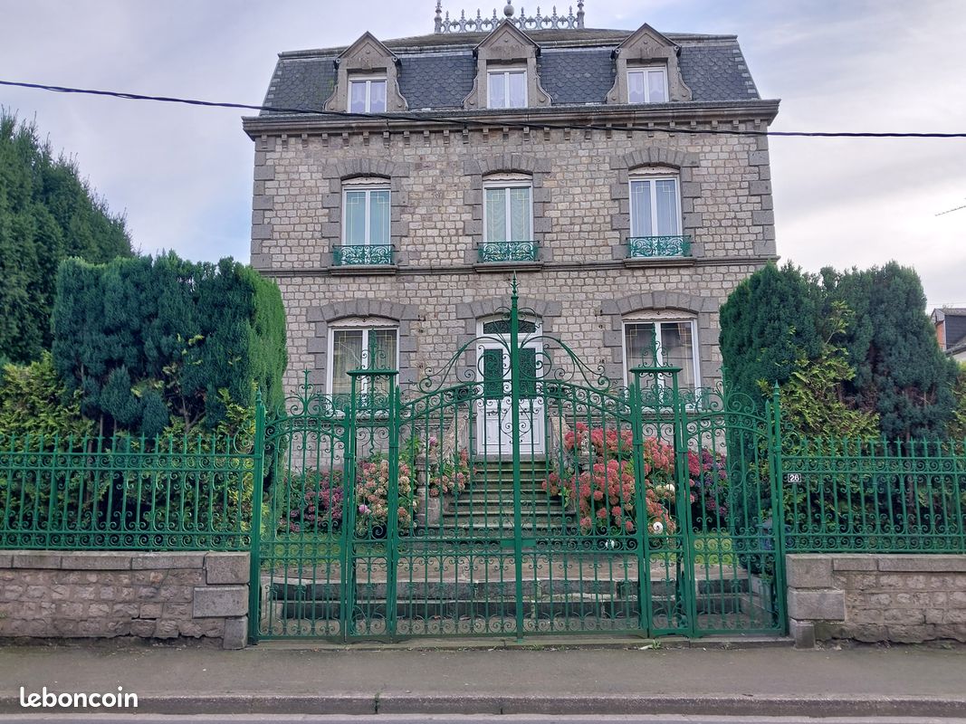 Maison 11 pièces 210 m² · à Rives d'Andaine · 210 m² · 245 000 €
