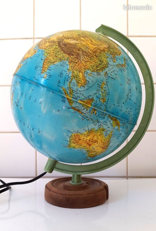 Jolie mappemonde lumineuse globe terrestre vintage (image 1)