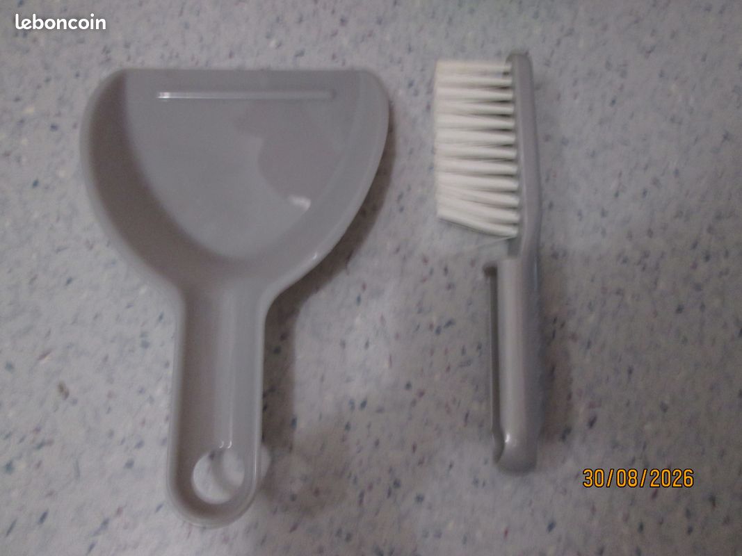 Lot ménage : aspirateur/chariot/ramasse poussiere/balayette (image 2)