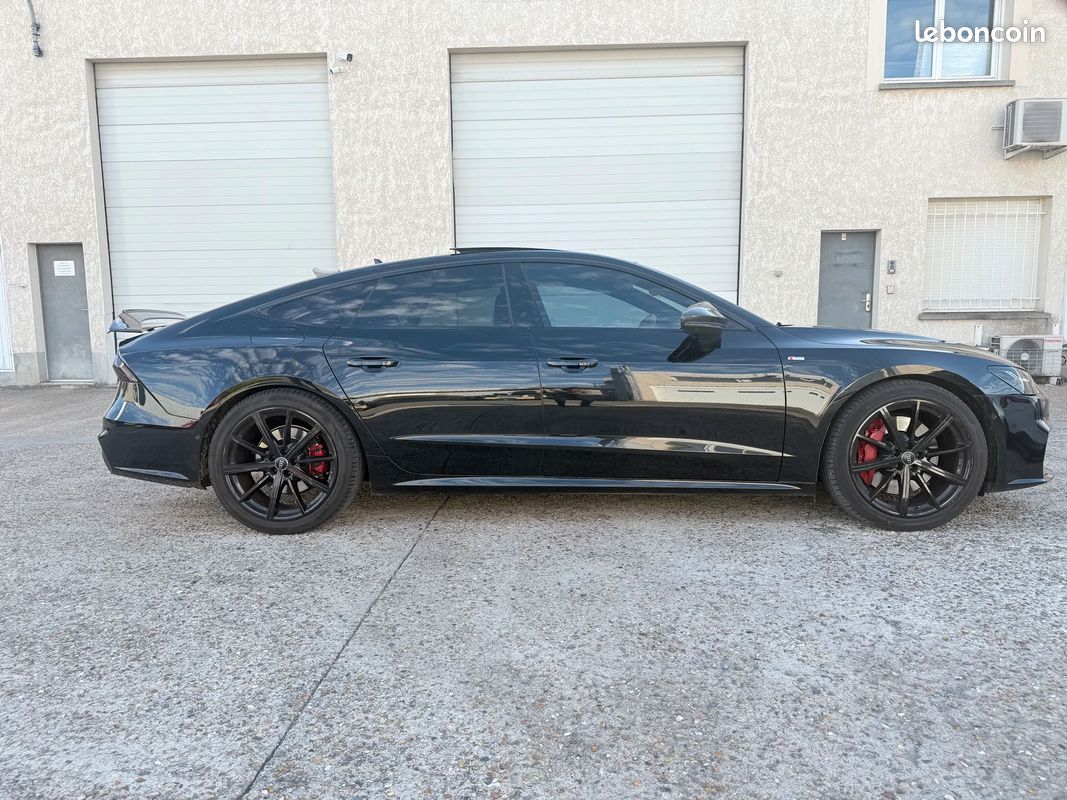AUDI A7 Sportback 55 TFSIe 367ch Stronic BVA7 Quattro Competition / VOLANT CARBON LED & PACK CARBON / CIEL ETOILÉ (image 10)