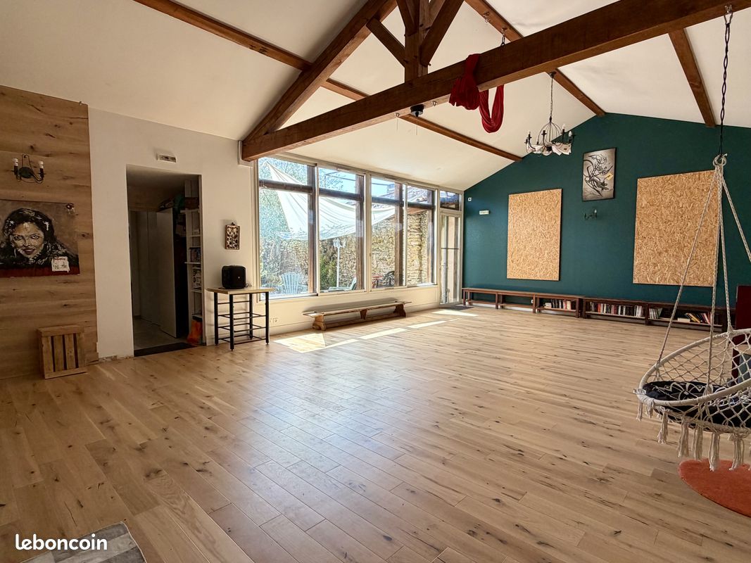 Maison 8 pièces 318 m² · à Croutelle · 318 m² · 365 000 €