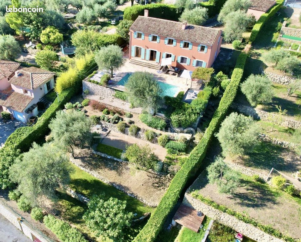 Maison 6 pièces 200 m² · à Châteauneuf-Grasse · 200 m² · 995 000 €