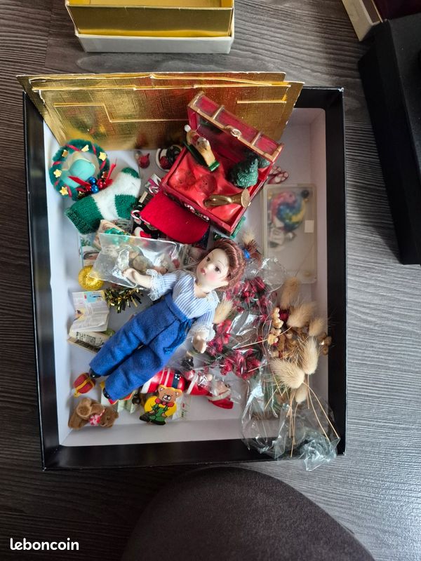 Vitrine Miniature / Diorama Vintage Années 90 – Fait Main 🌟nette poupée (image 6)