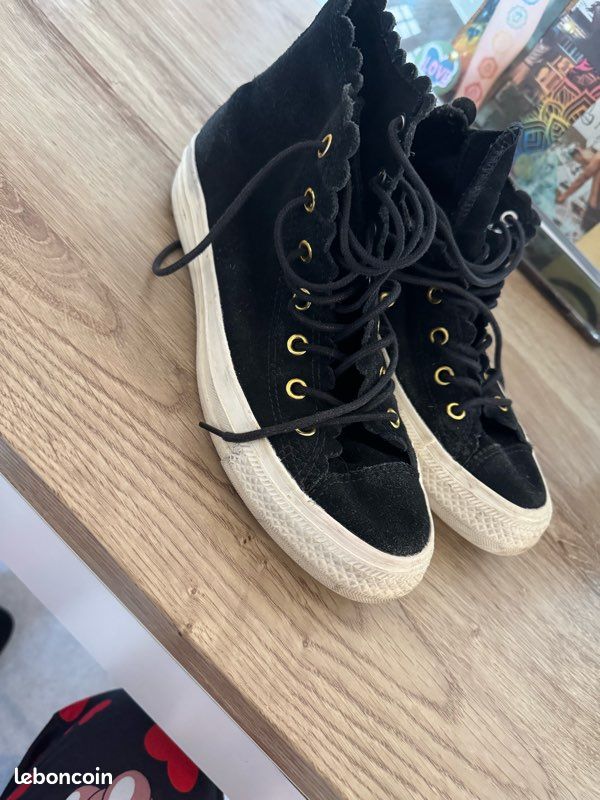 Converse (image 1)