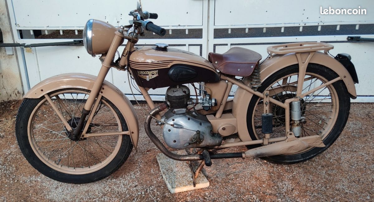 Motobecane C45s D45s moto vintage collection déco atypique (image 1)