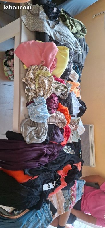 Lot vetemznt taille s 4 (image 1)