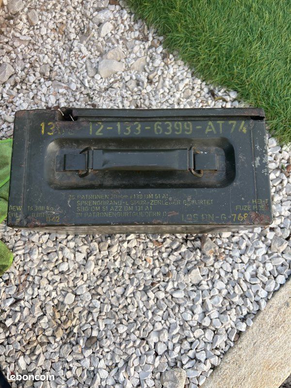 Caisse métallique munitions (image 1)