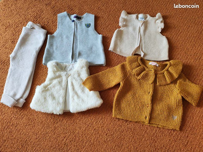 Lot gilet sans manches filles de 6 a 12 mois (image 1)